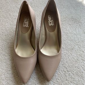 New nude pumps Size 5